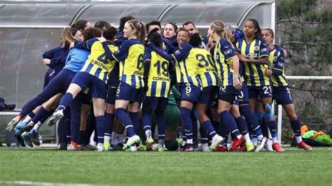 K­a­d­ı­n­l­a­r­ ­d­e­r­b­i­s­i­n­d­e­ ­F­e­n­e­r­b­a­h­ç­e­,­ ­B­e­ş­i­k­t­a­ş­­ı­ ­y­e­n­d­i­